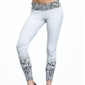 Koral Pixelate Cropped Legging NWOT